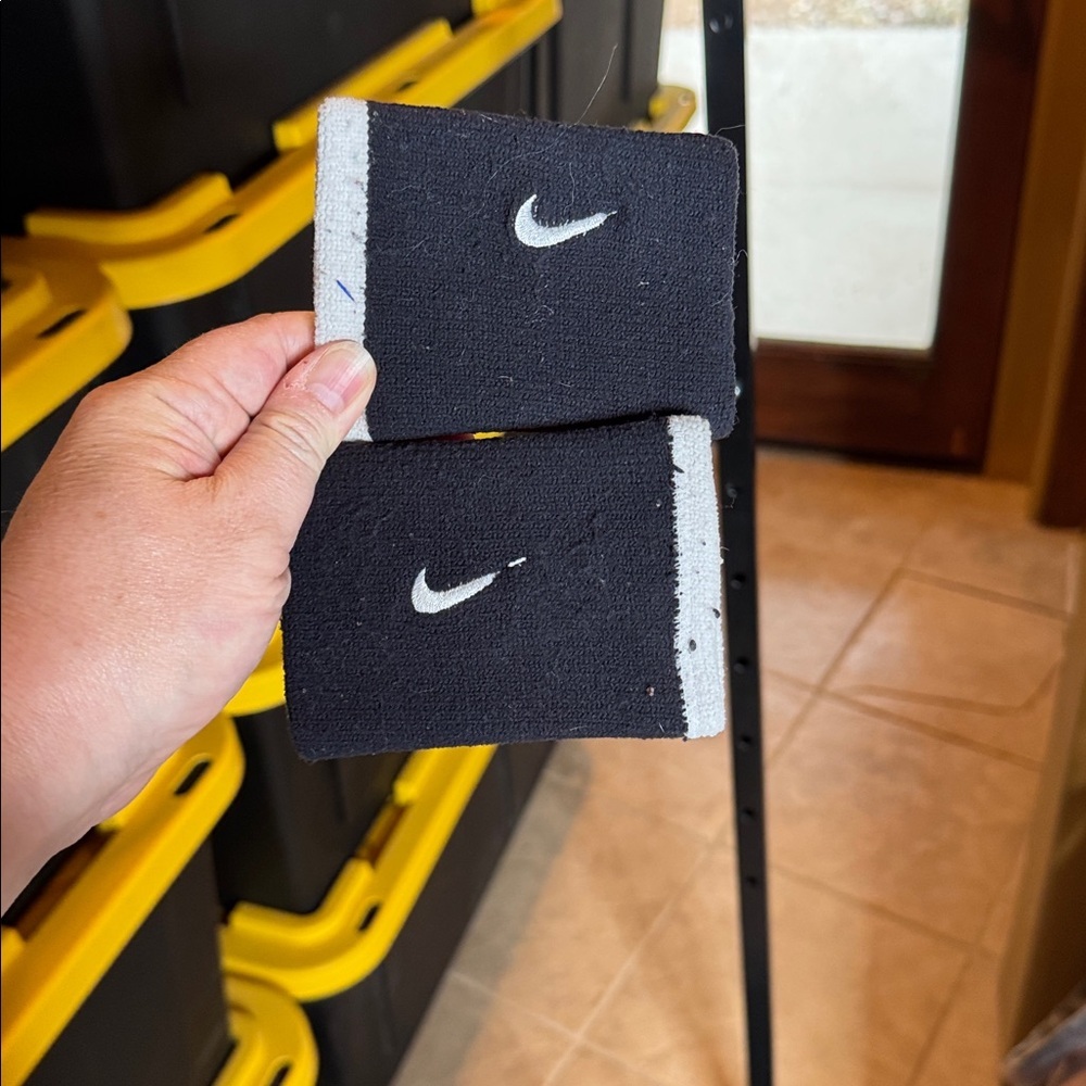 Nike Dri-FIT Home & Away Doublewide Reversible Wristbands - Picture 2 of 3